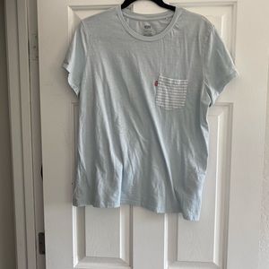 Womens light blue Levi’s tee